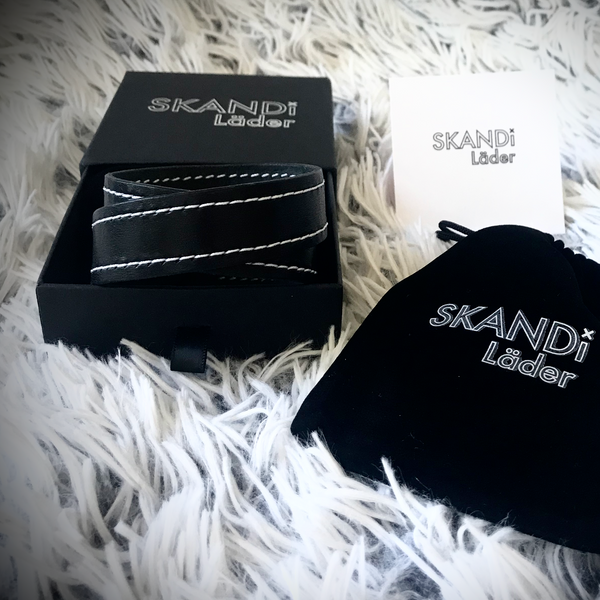 The SKANDi Läder Artisan Leather Wrist Wrap - White Stitch